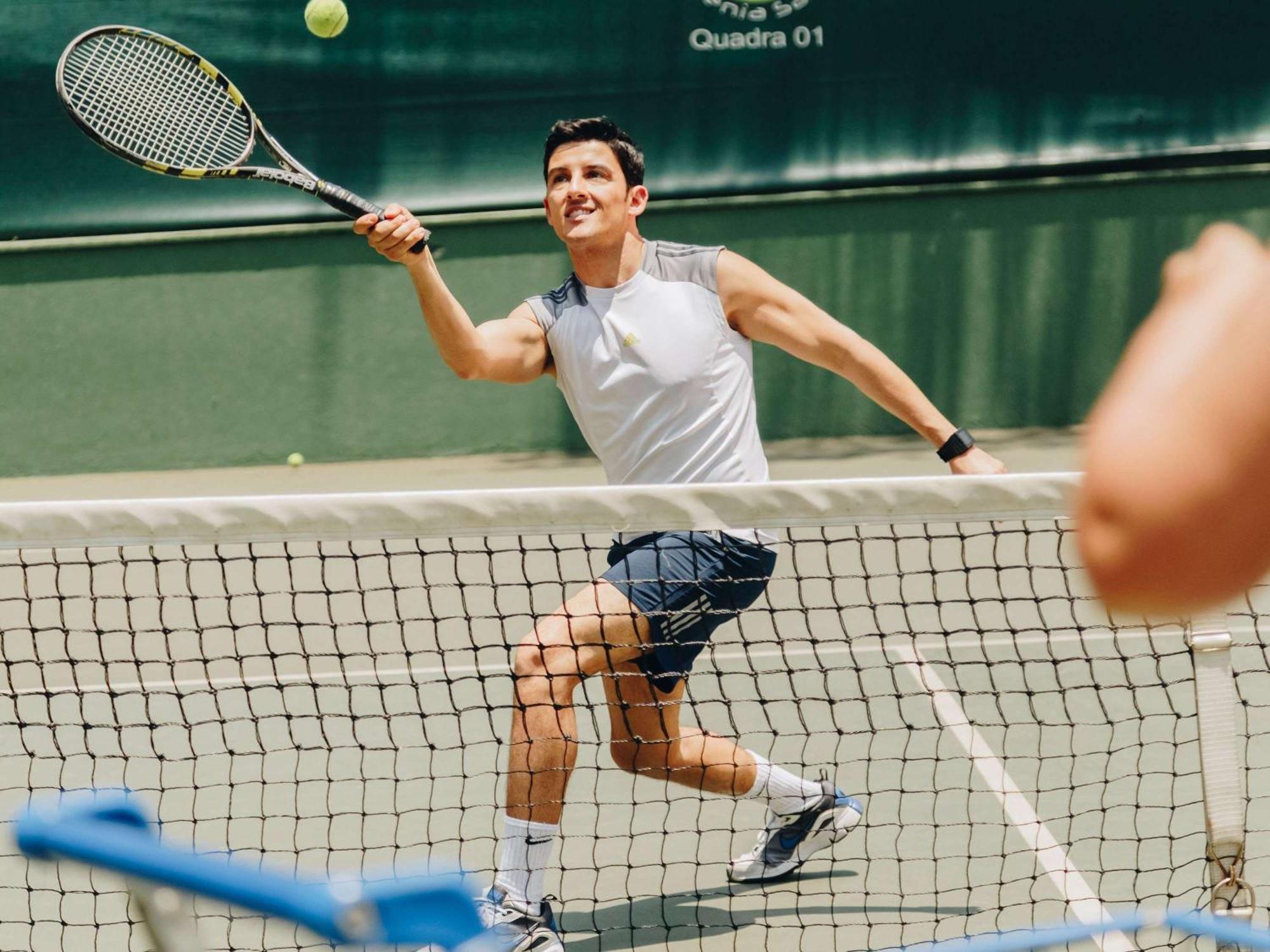 Grand Mercure Sao Paulo Ibirapuera Exterior photo A player hits a backhand